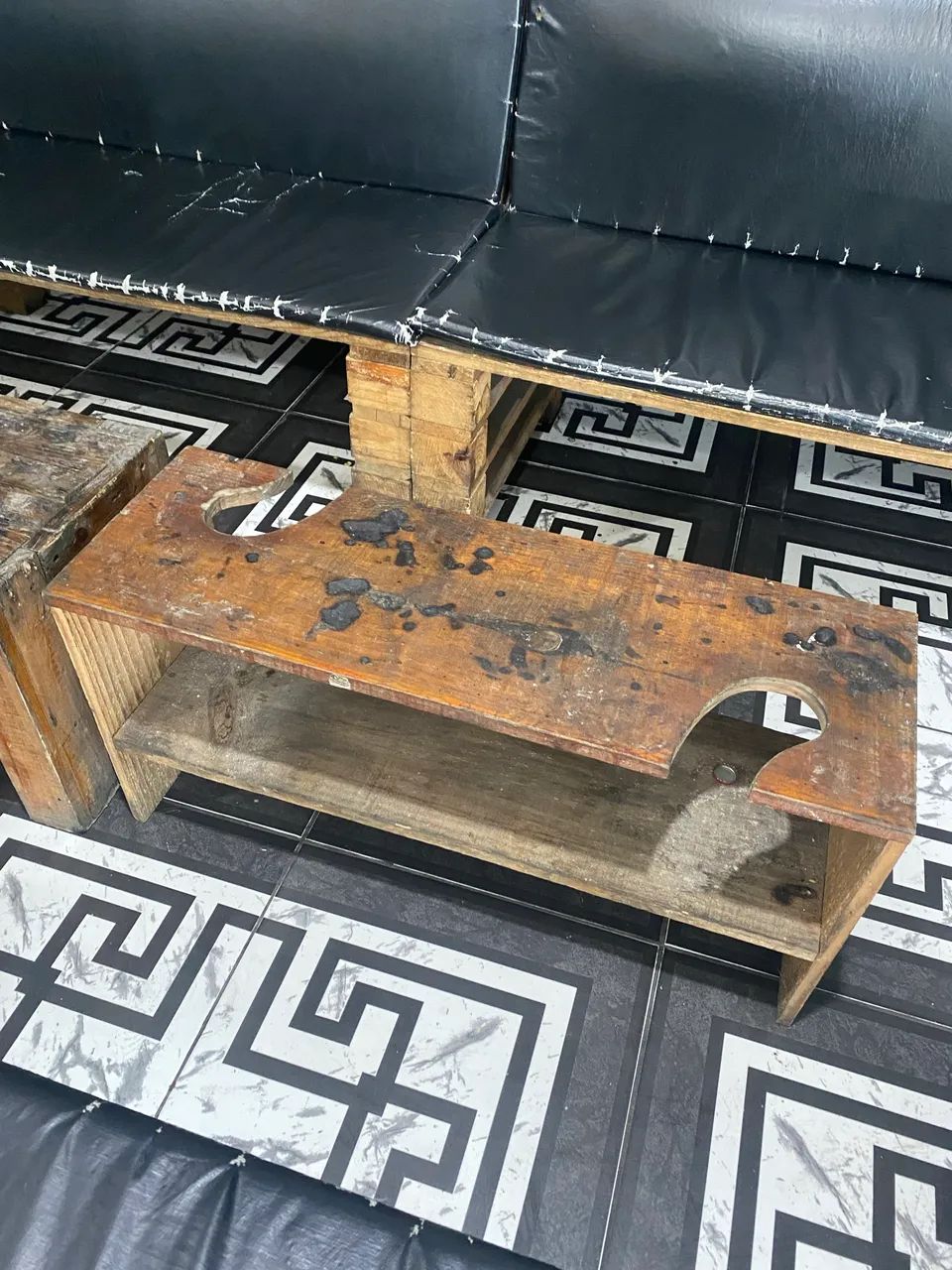 Vende se mesas de narguilé para adega 