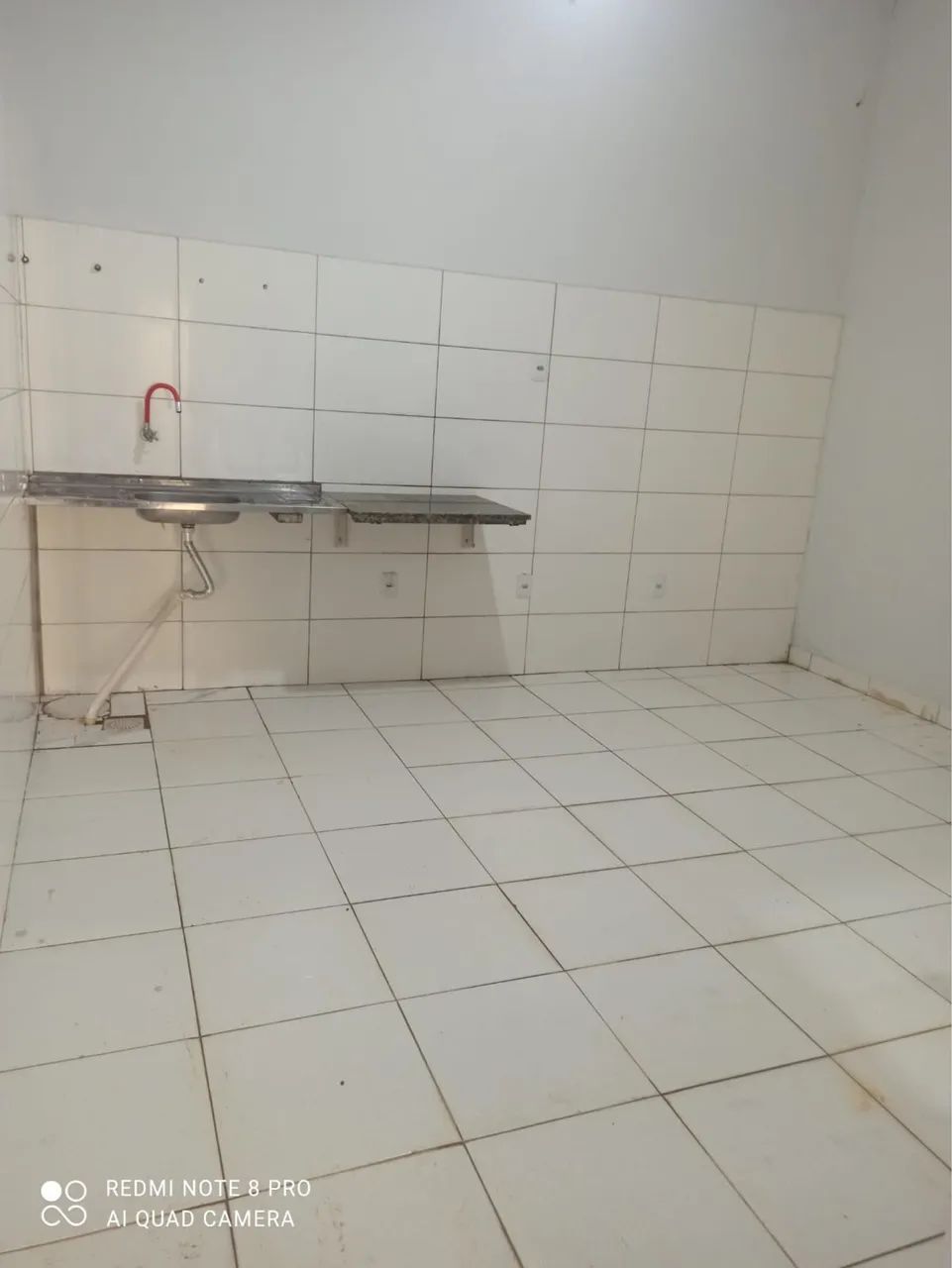 VENDE-SE GALPÃO COM ESCRITÓRIO GRANDE - 2 BANHEIROS - Foto 2
