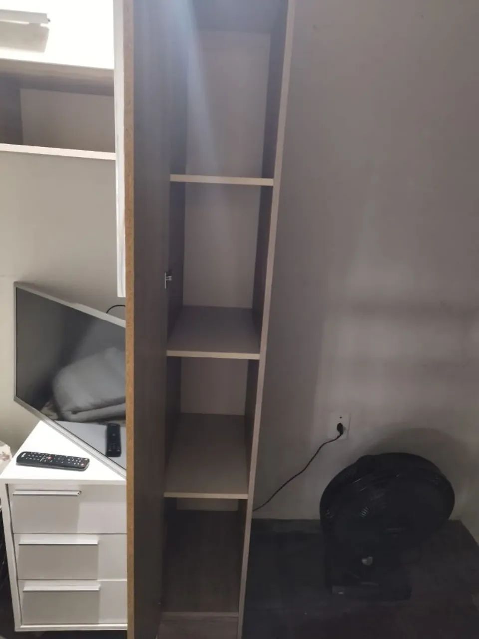 Vendo cama box e um guarda roupa pequeno  - Foto 4