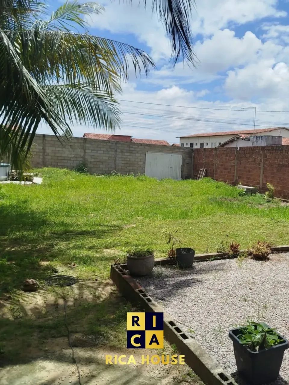 Terreno amurado e uma parte cosntruida - Foto 2