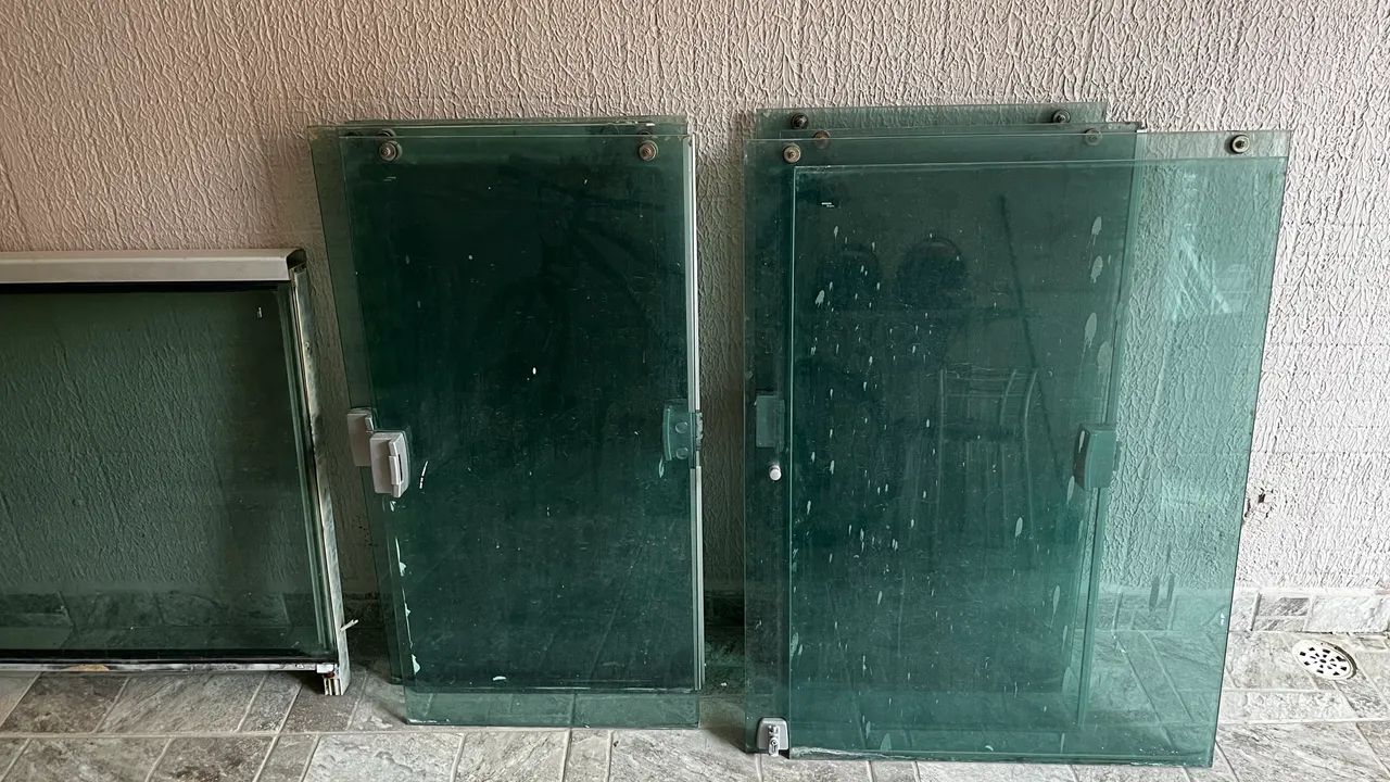 Vendo Janelas em vidro / $ por metro - Foto 3