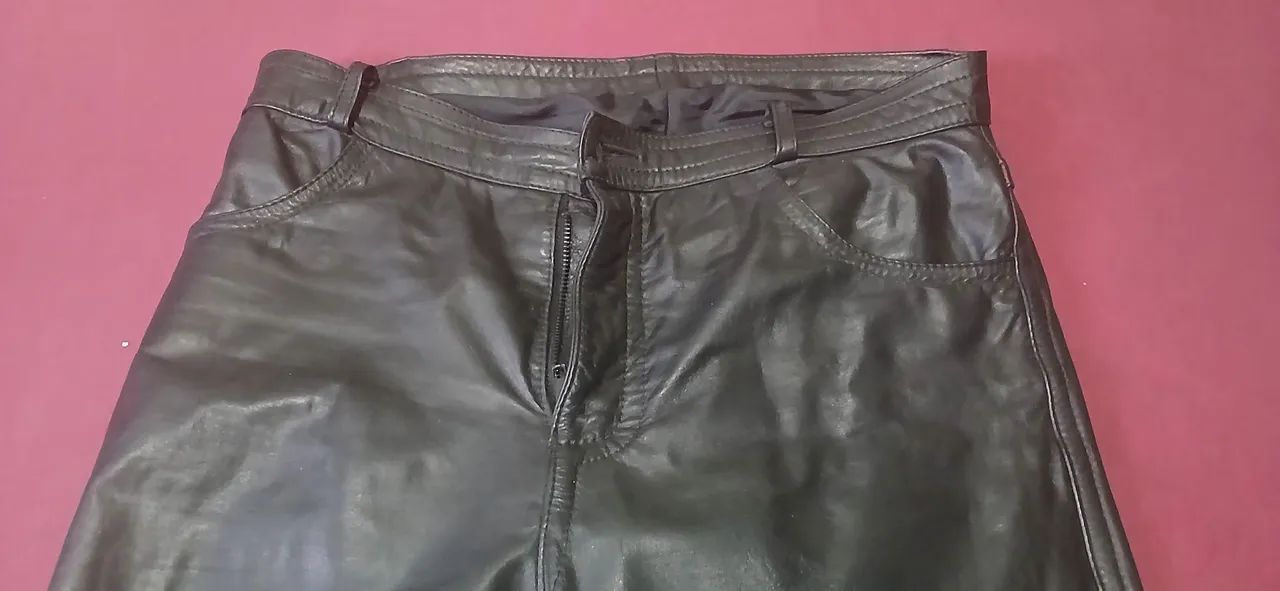 Calça de couro legítimo n 44 - Novinha  - Foto 2