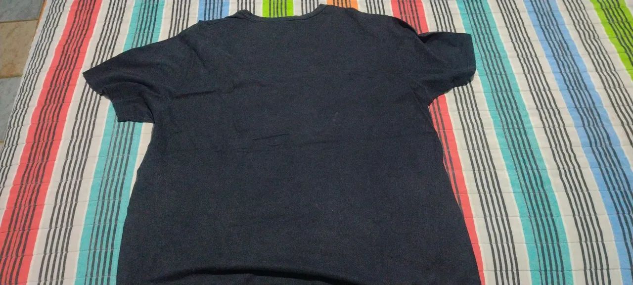 Camiseta totalmente preta