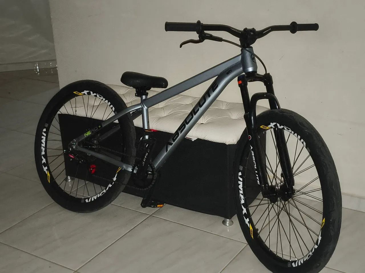 Bicicleta de grau absolute Nero 5 cinza com verde - Foto 4