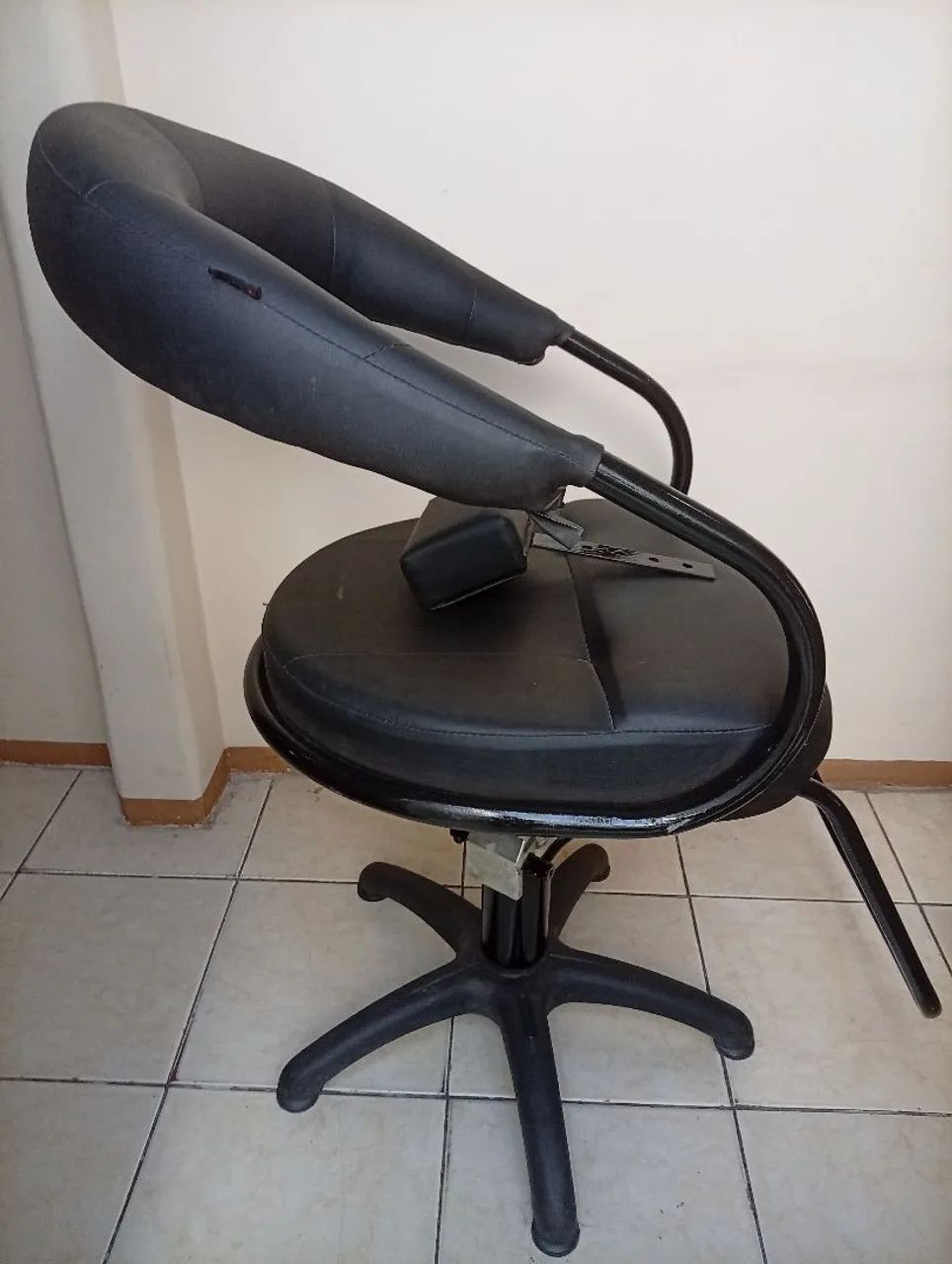 Cadeira de cabeleireiro hidráulica nova  - Foto 3