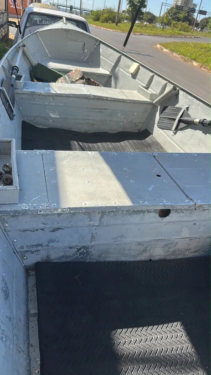 VENDE-SE BARCO COM MOTOR E CARRETINHA  - Foto 3