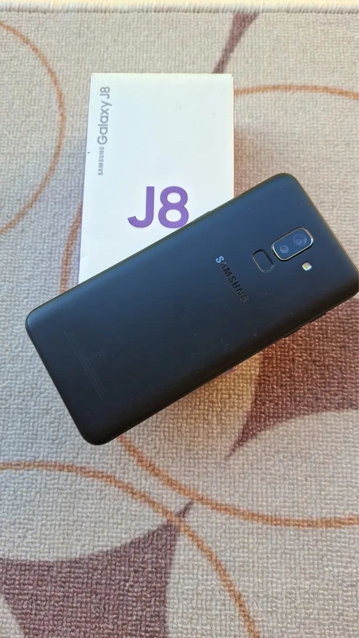 Smartphone Samsung J8 conservado única dona - Foto 4