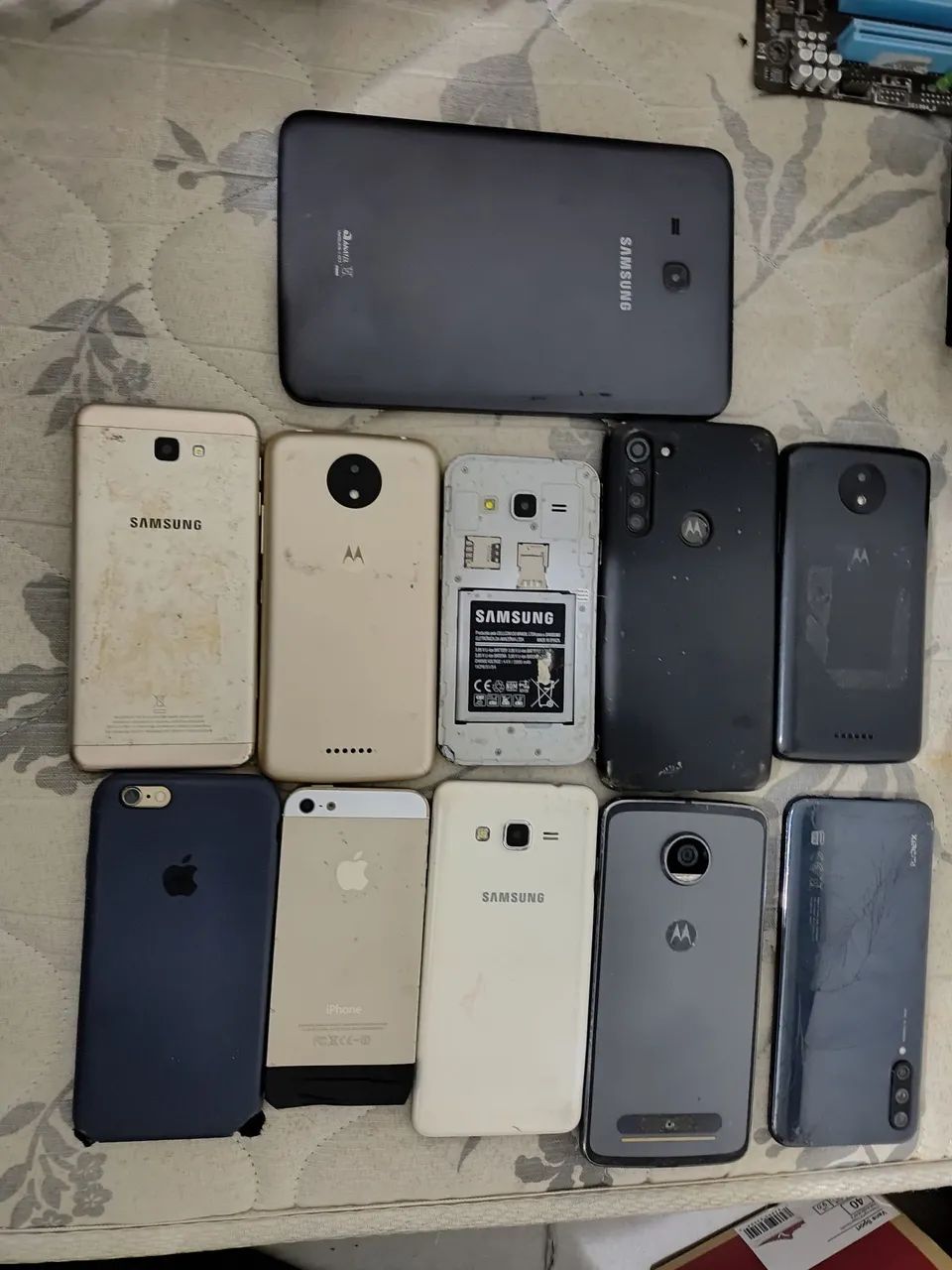 Lote 10 Celulares/Tablet com defeito - Foto 2