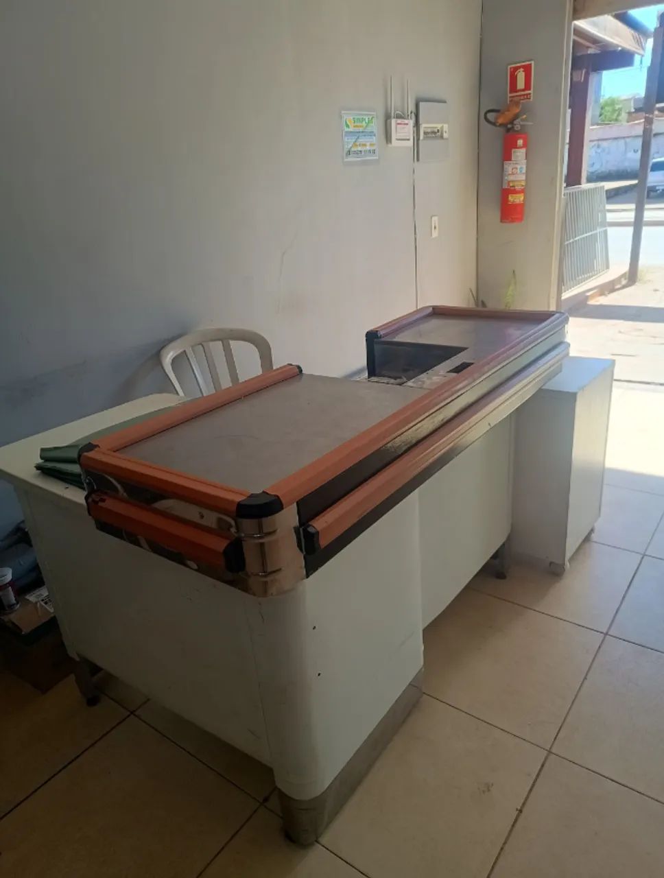 Vendo caixa para mercado.