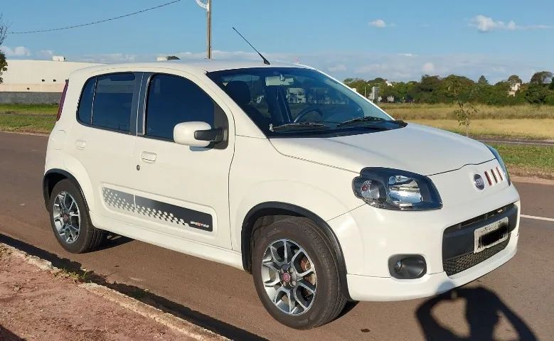 Fiat Uno Sporting 1.4 EVO Fire Flex 8V 4P 2013