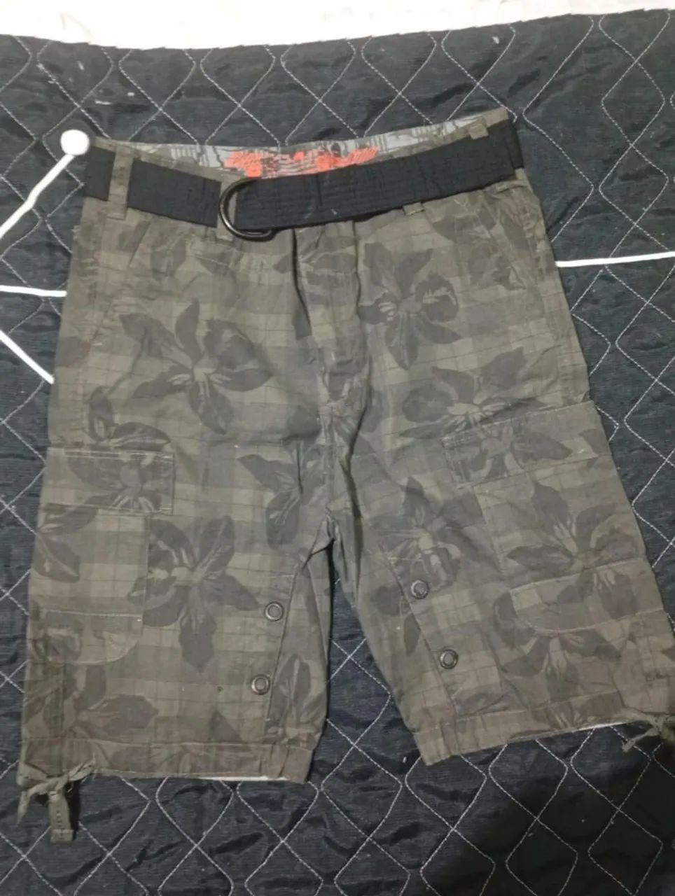 Bermuda cargo xadrez floral 