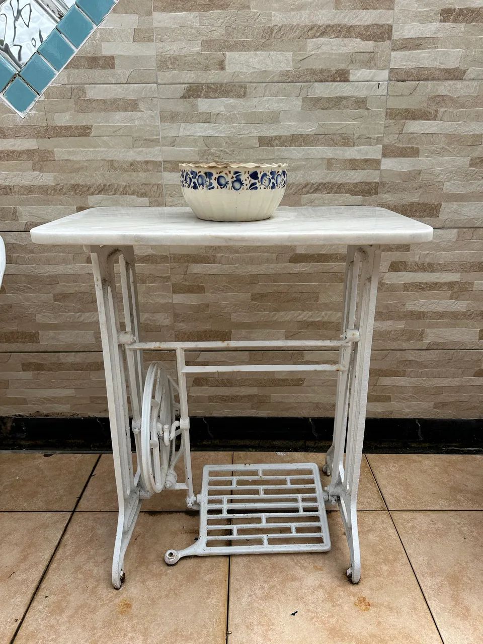 Aparador vintage com mármore  Carrara.