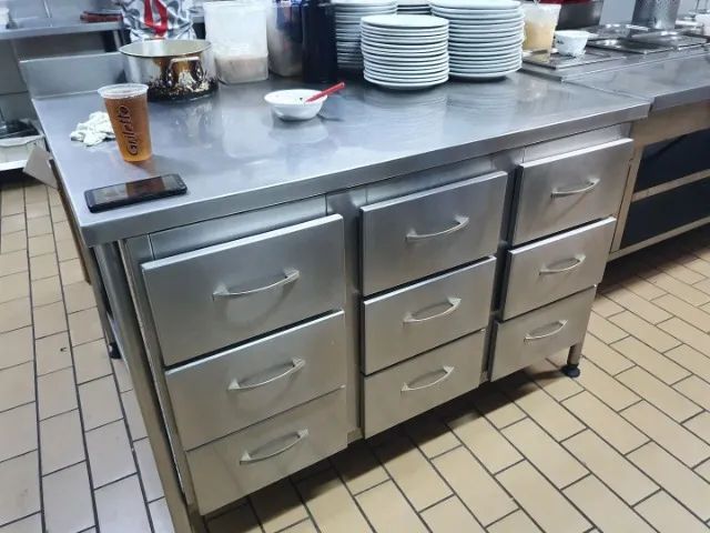 Mesa e Gaveteiro Inox Industrial 9 gavetas