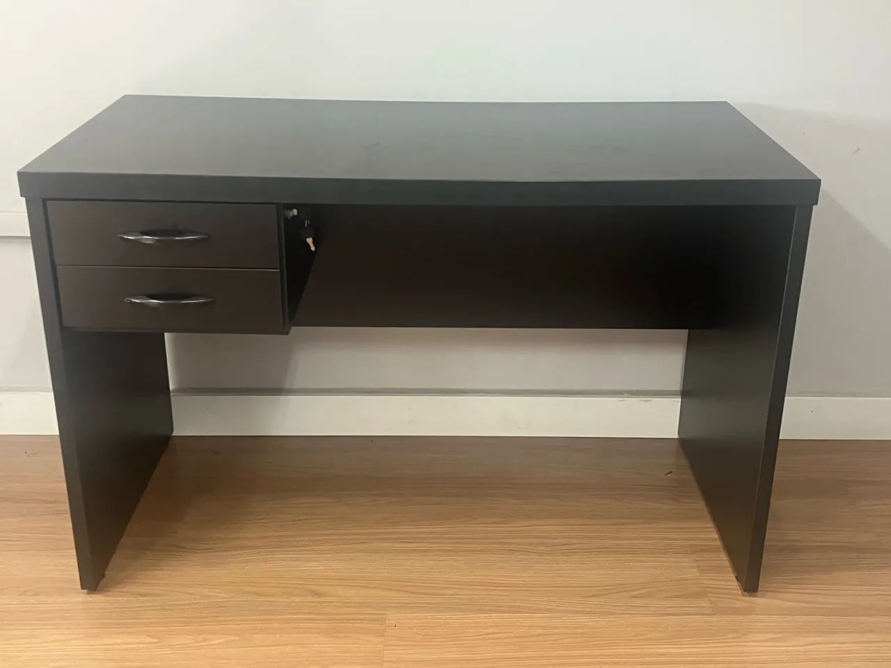 Mesa Escritório Preta com 2 Gavetas - Foto 3
