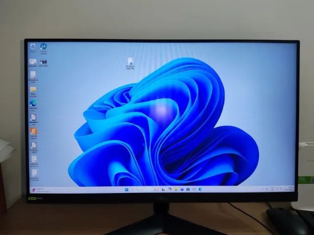 Monitor LG Ultragear 24 polegadas - com G-Sync e Free-sync
