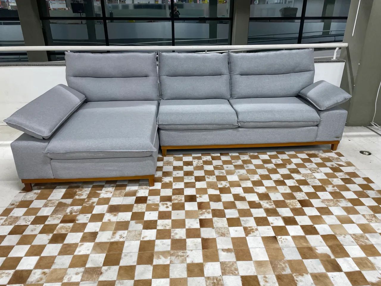 Sofá com chaise 300x140 linho cinza