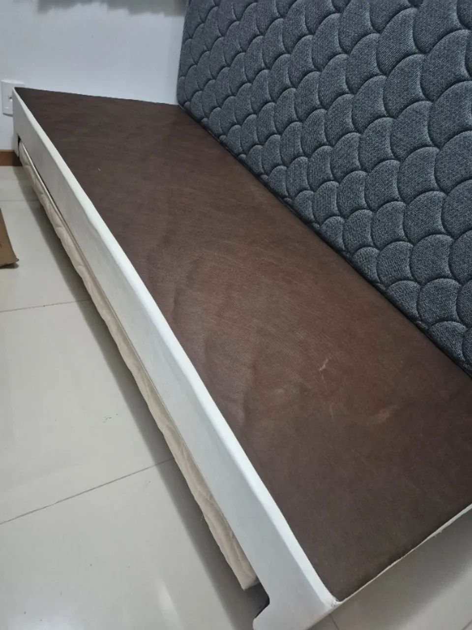 Vende-se cama solteiro, com colchão e cama auxiliar - Foto 5