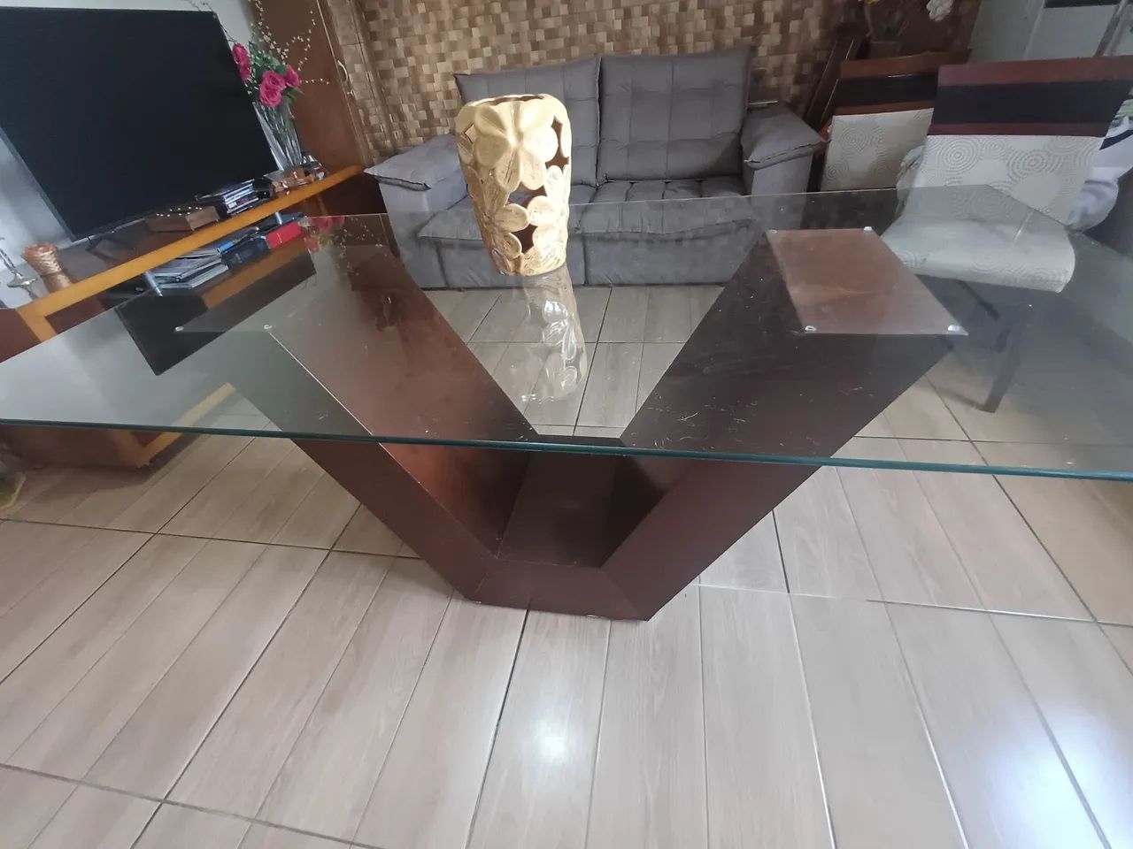 Mesa de jantar com tampo de vidro temperado 