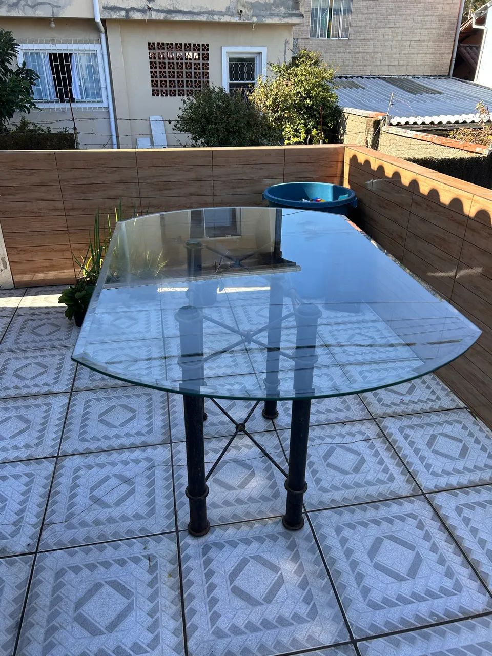 Mesa de vidro com base de ferro c/4cadeiras usada - Foto 4