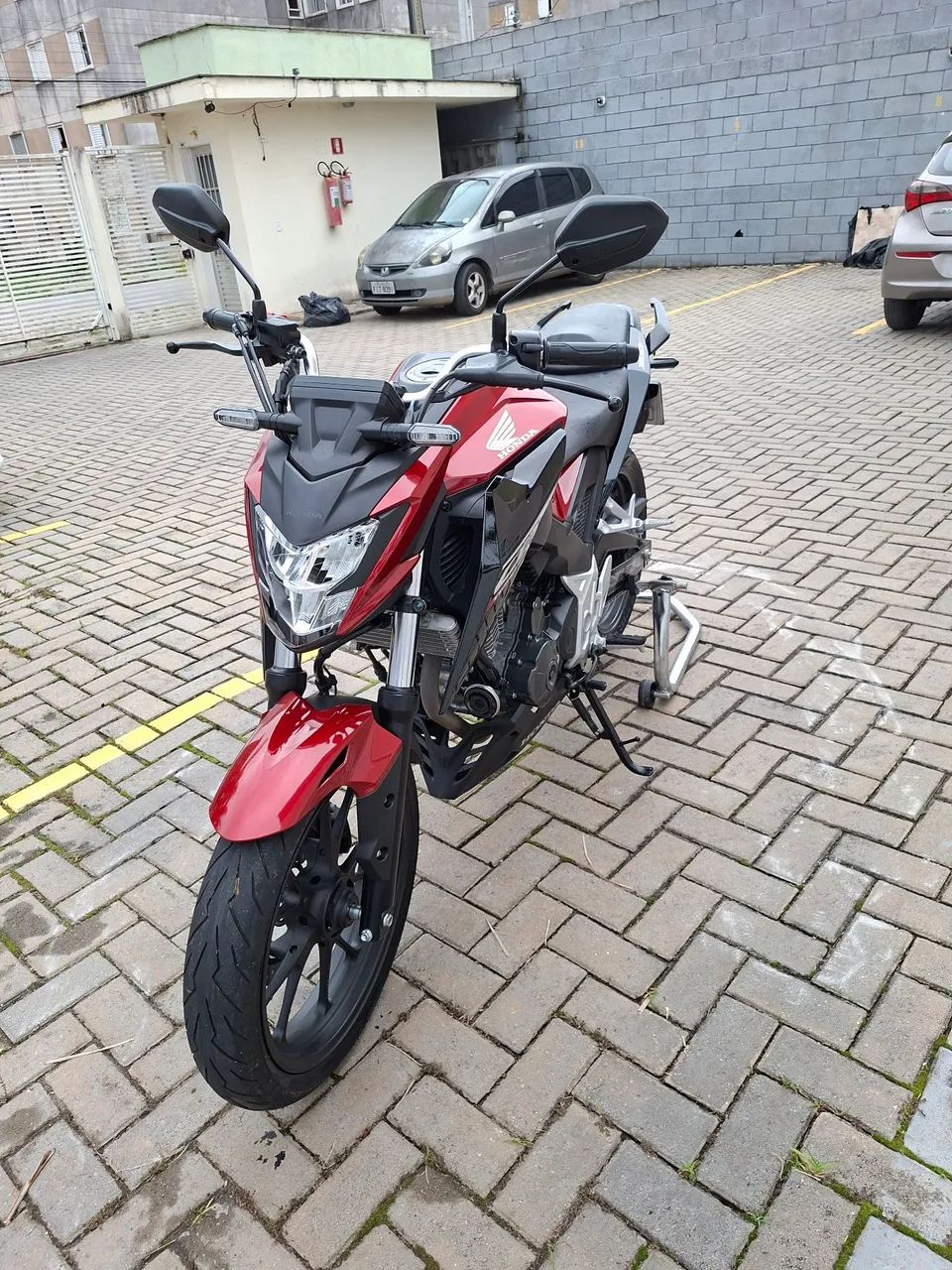 CB 300 F - Foto 5