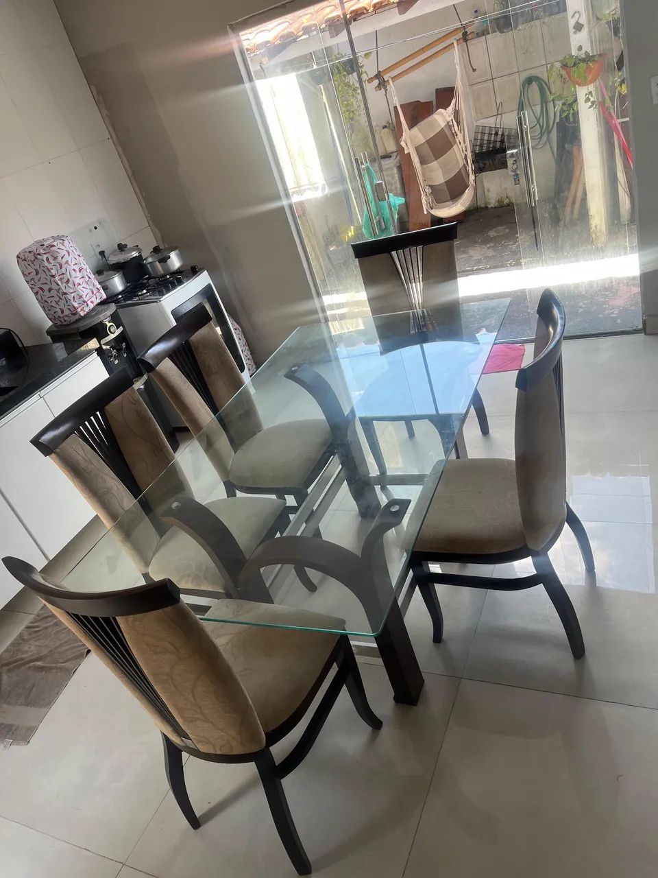 Vendo mesa de vidro e 6 cadeiras - Foto 3