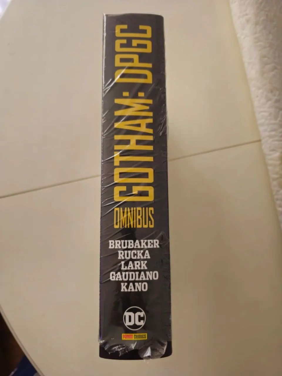 Gotham: DPGC (Omnibus) - Ed Brubaker - Foto 2