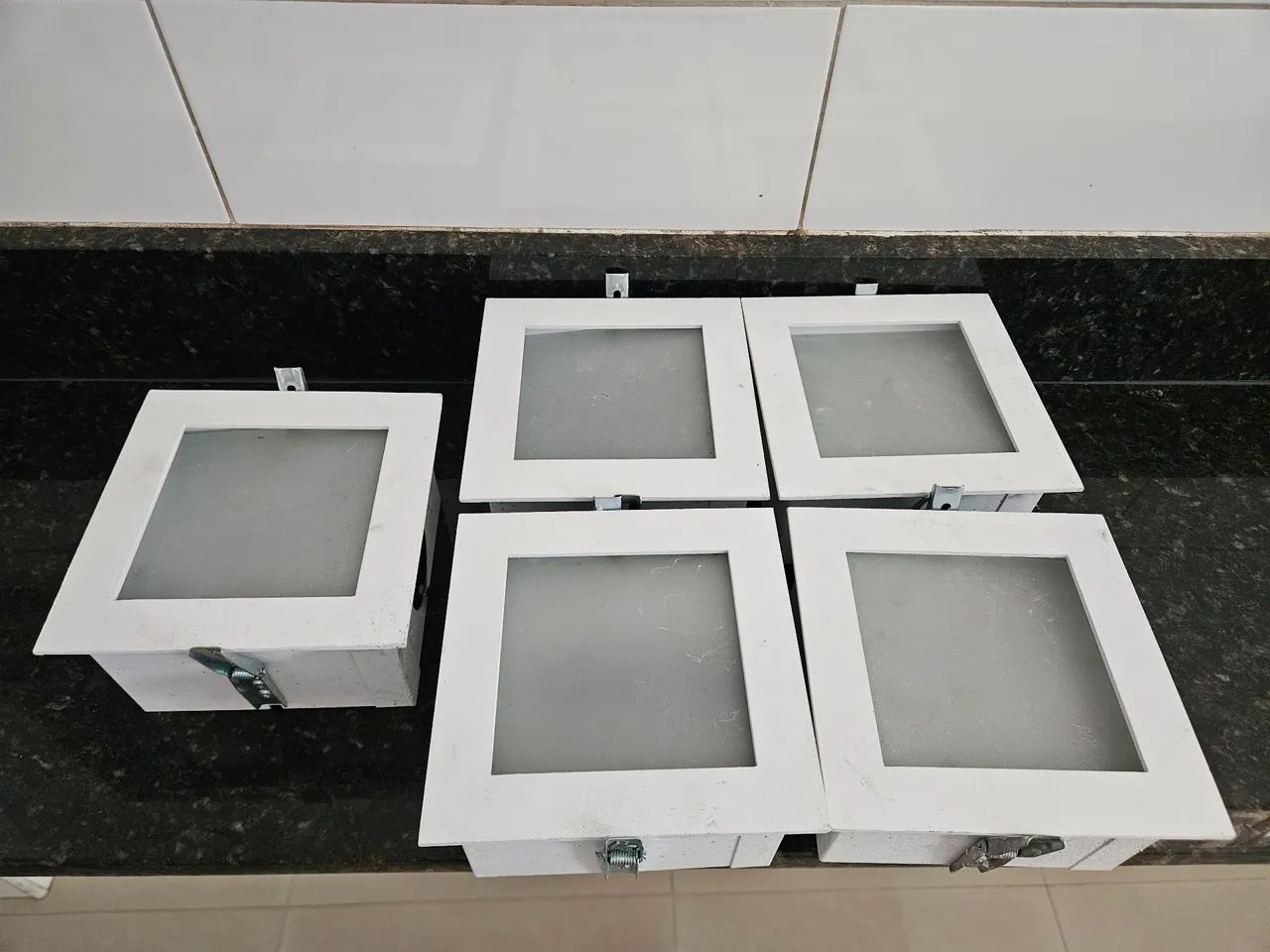 Kit com 5 Luminárias brancas 13x13 