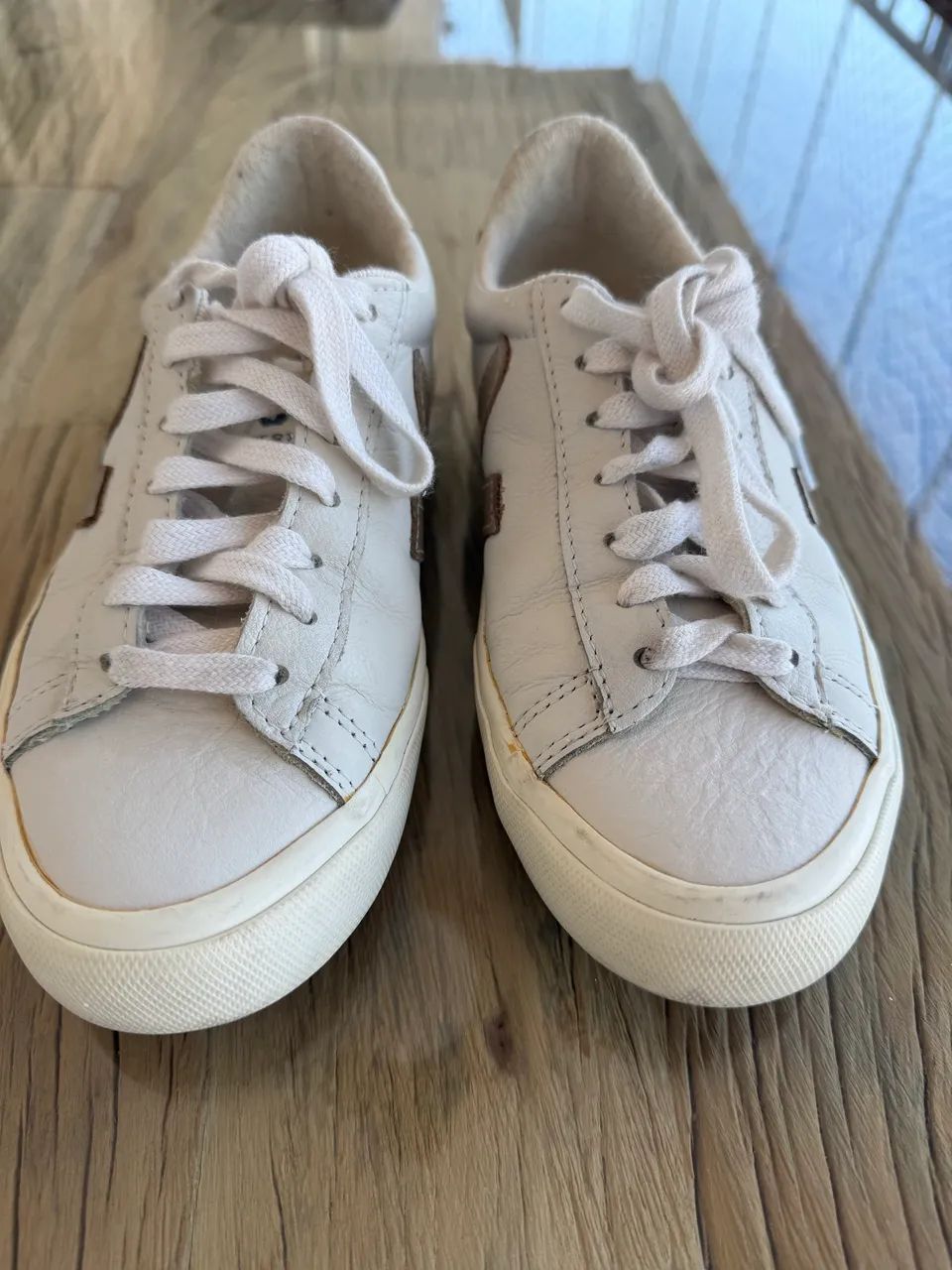 Tênis VERT off white com dourado 35  - Foto 5
