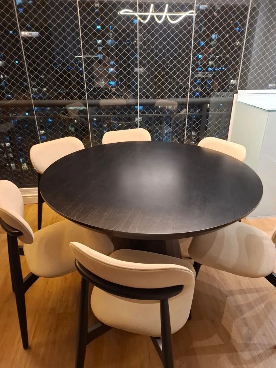 Conjunto Mesa com 6 cadeiras e mais 3 banquetas