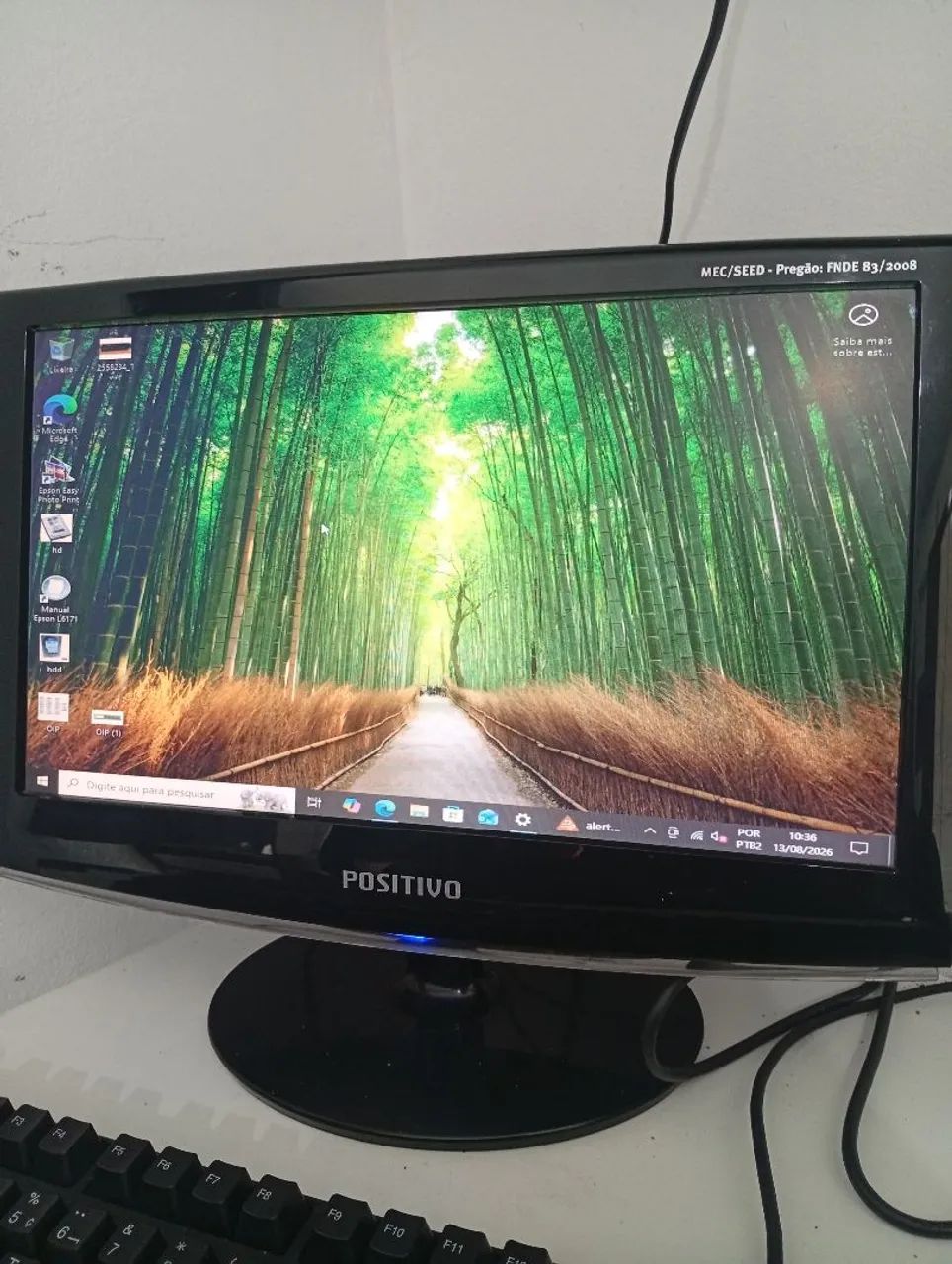 Vendo monitor 16 polegadas VGA semi novo