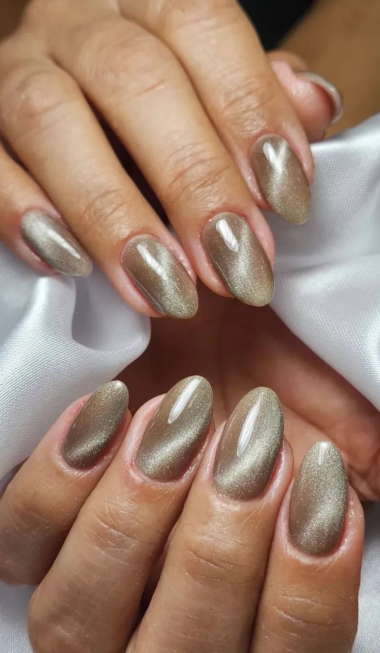 Precisa-se de manicure e Lash 