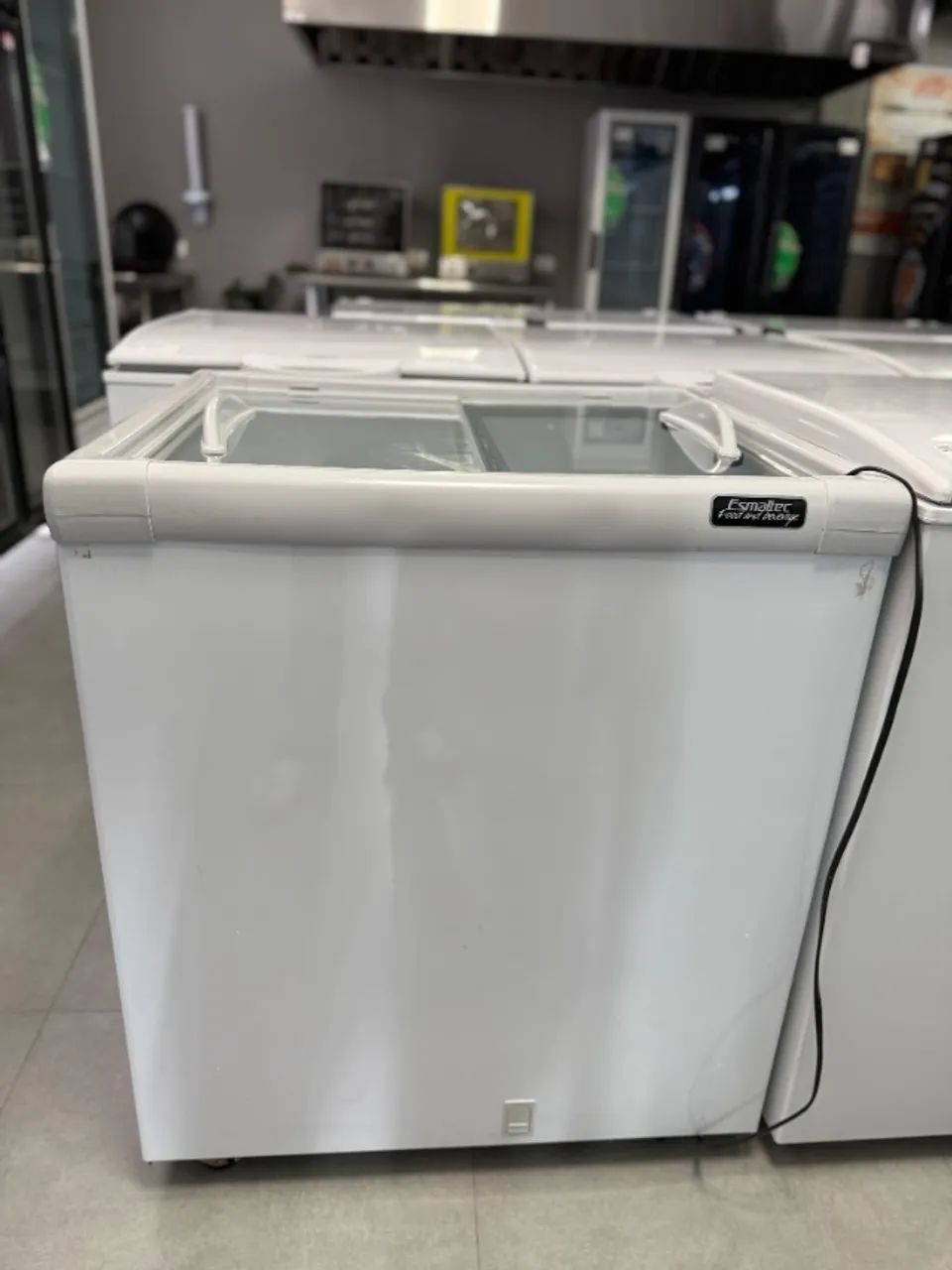 AFN-200 BR EXPOSITOR HORIZONTAL RETO - ESMALTEC