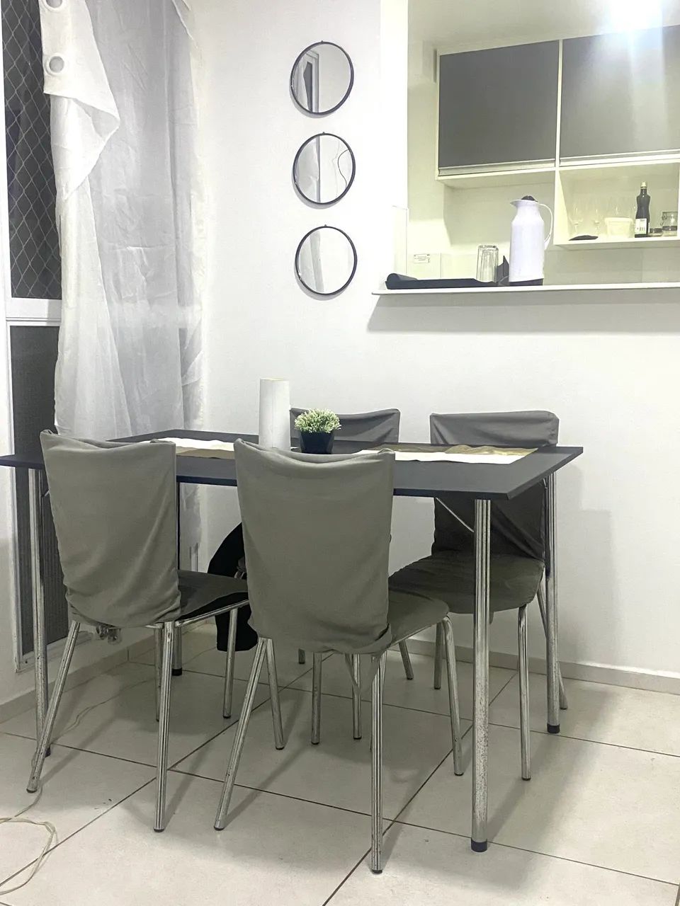 Mesa Retangular pra 4 ou 6 Cadeiras 
