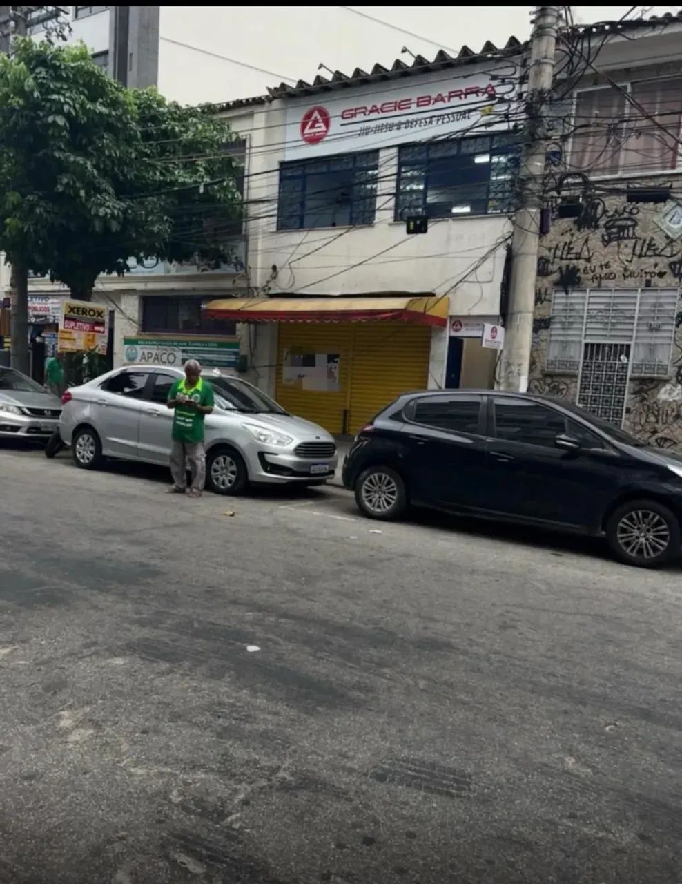 Alugo loja comercial na Av aGuilherme bomsucesso
