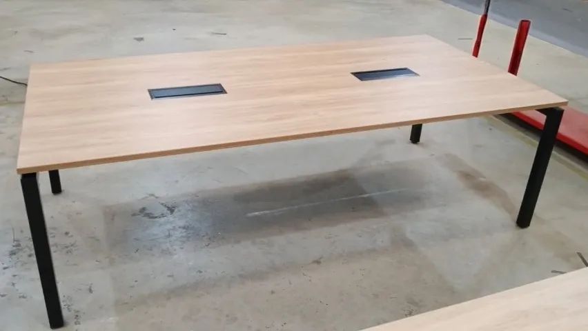 Mesa de Reunião Time Baixa para Escritório