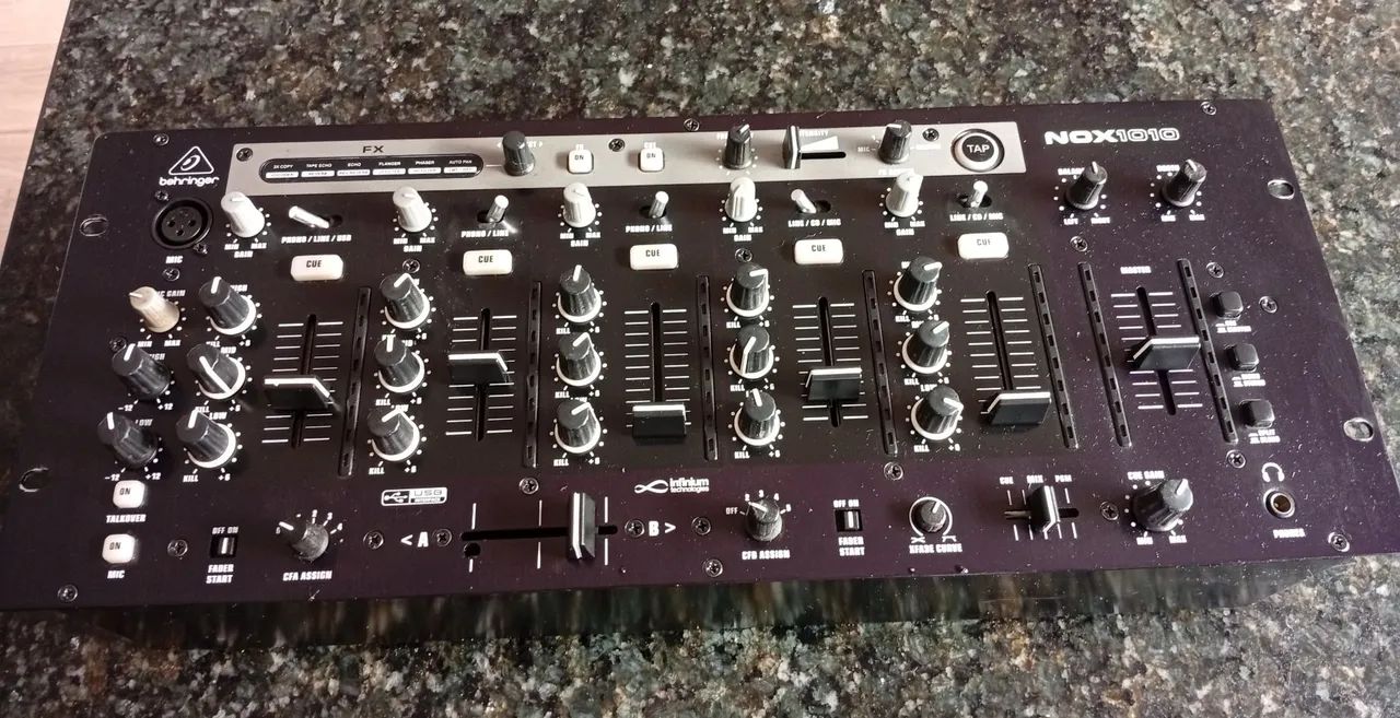 Mixer Behringer Nox 1010 muito novo com caixa original