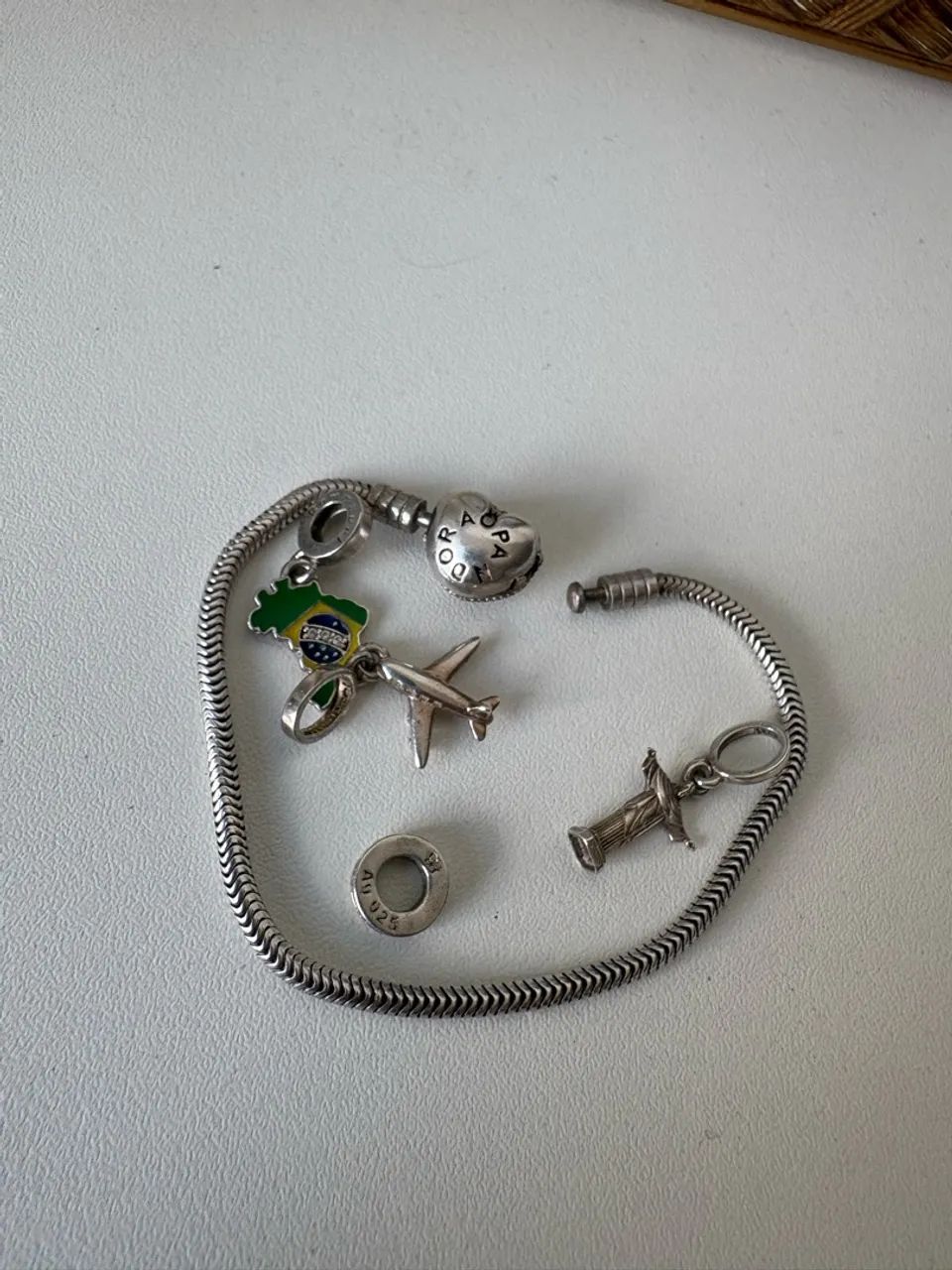 Pulseira pandora e berloques 