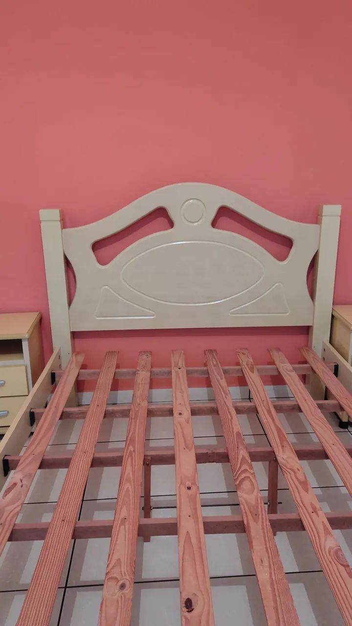Cama de casal de marfim