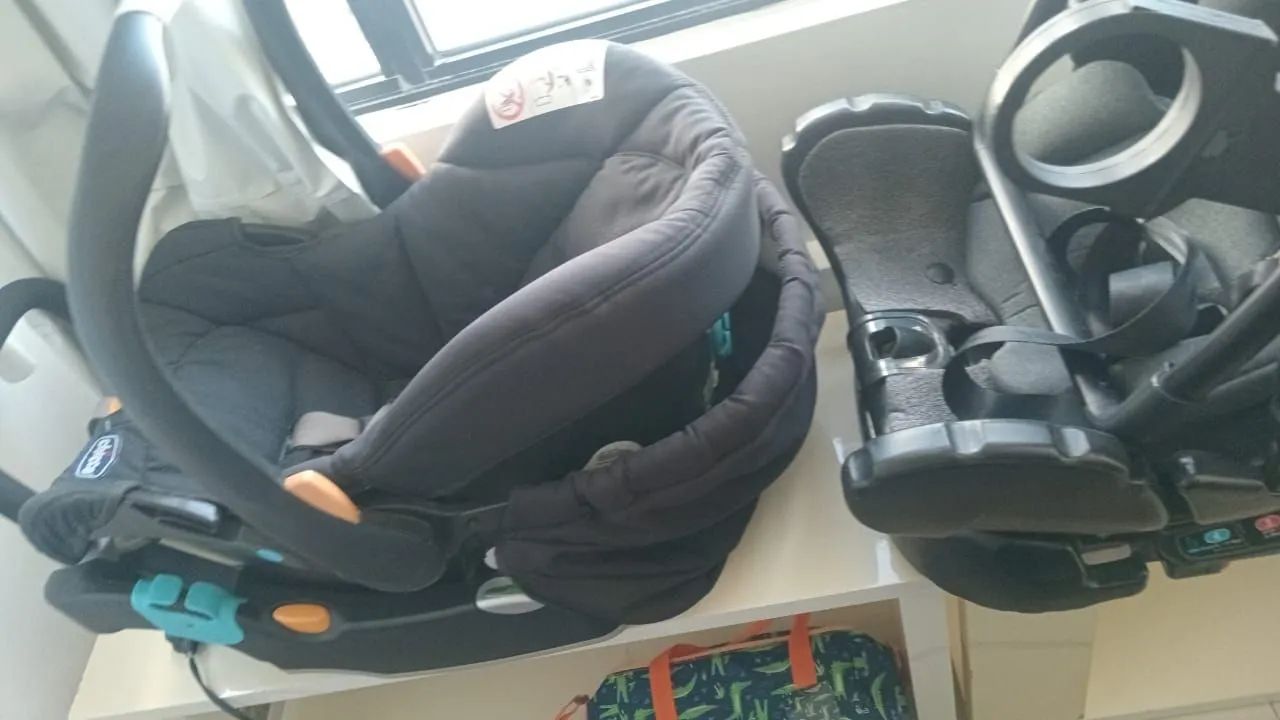Cadeirinha e um bebê conforto  - Foto 4