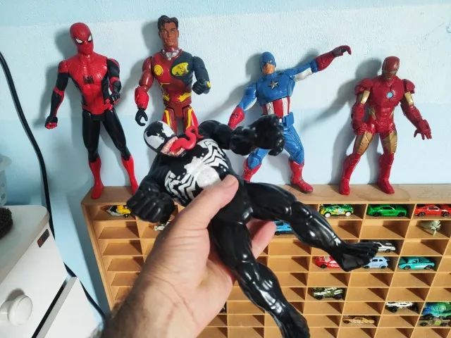 Bonecos De Super-Heróis Venom 24 centímetros seminovo - Foto 3