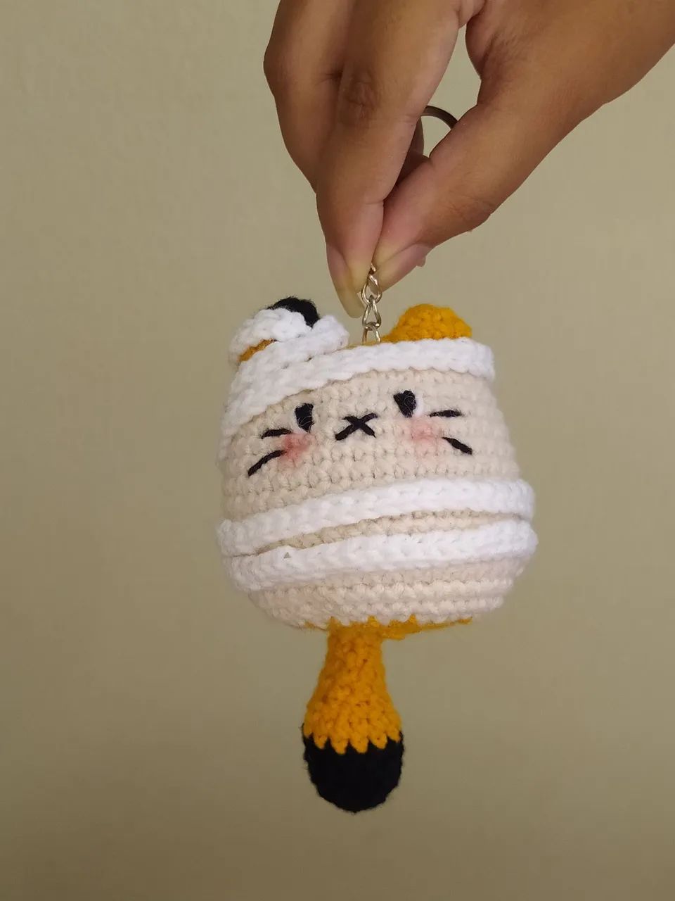 Gatinhos Halloween - Chaveirinho de crochê - Foto 4
