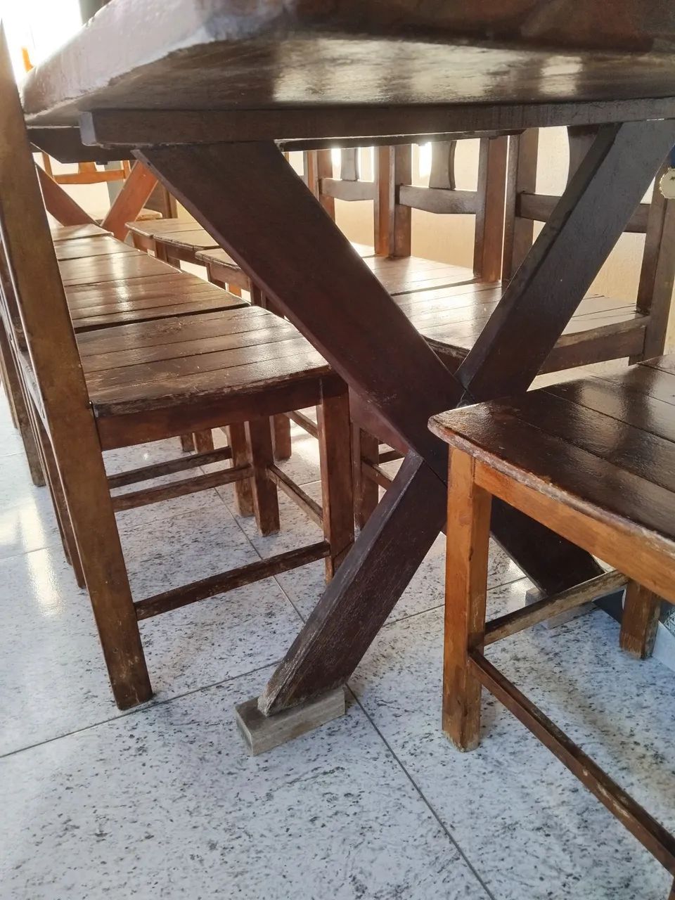 Mesa de peroba com 10 cadeiras - Foto 3