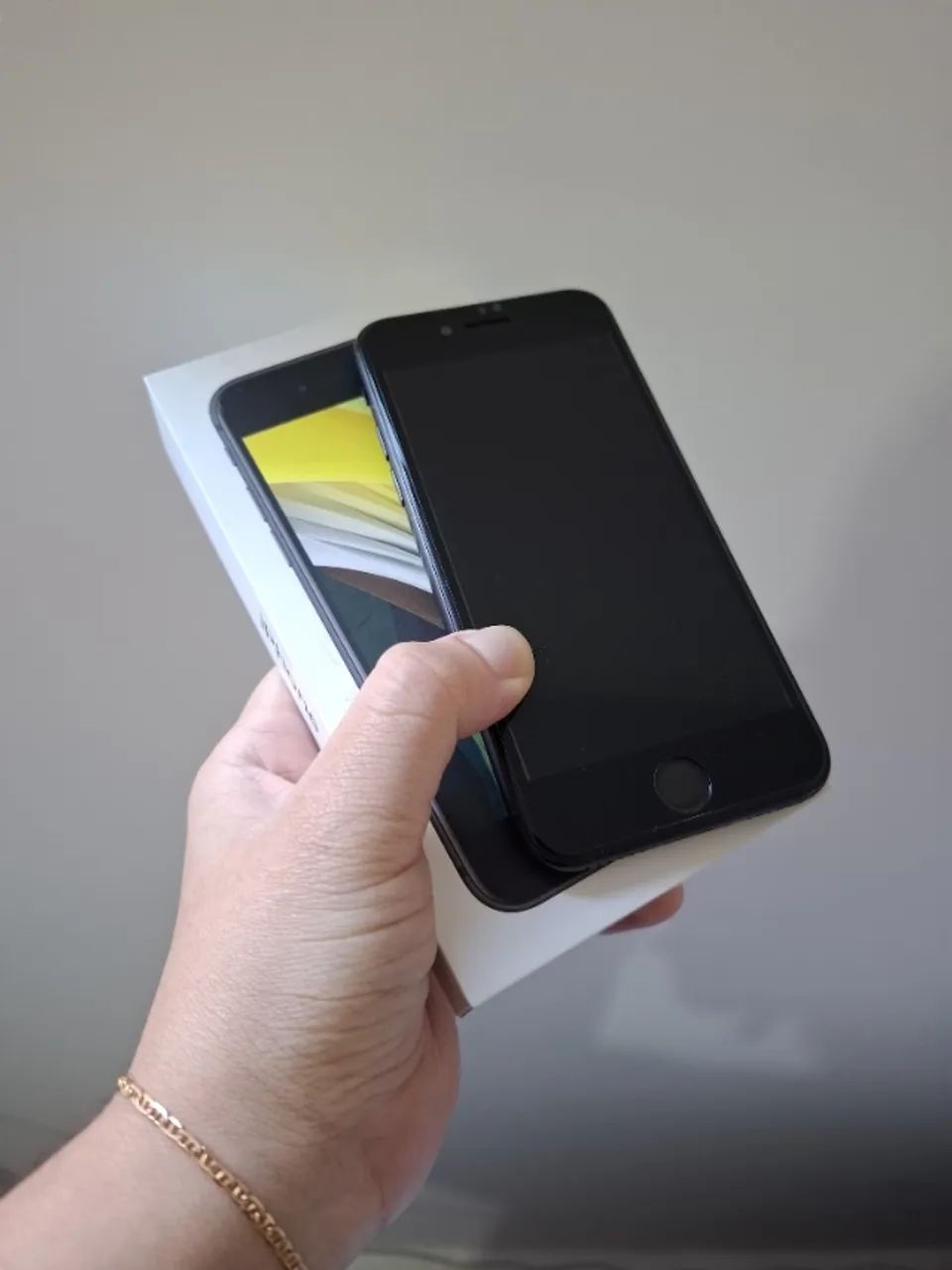 Celular iphone SE 2020 64GB na caixa - Foto 2