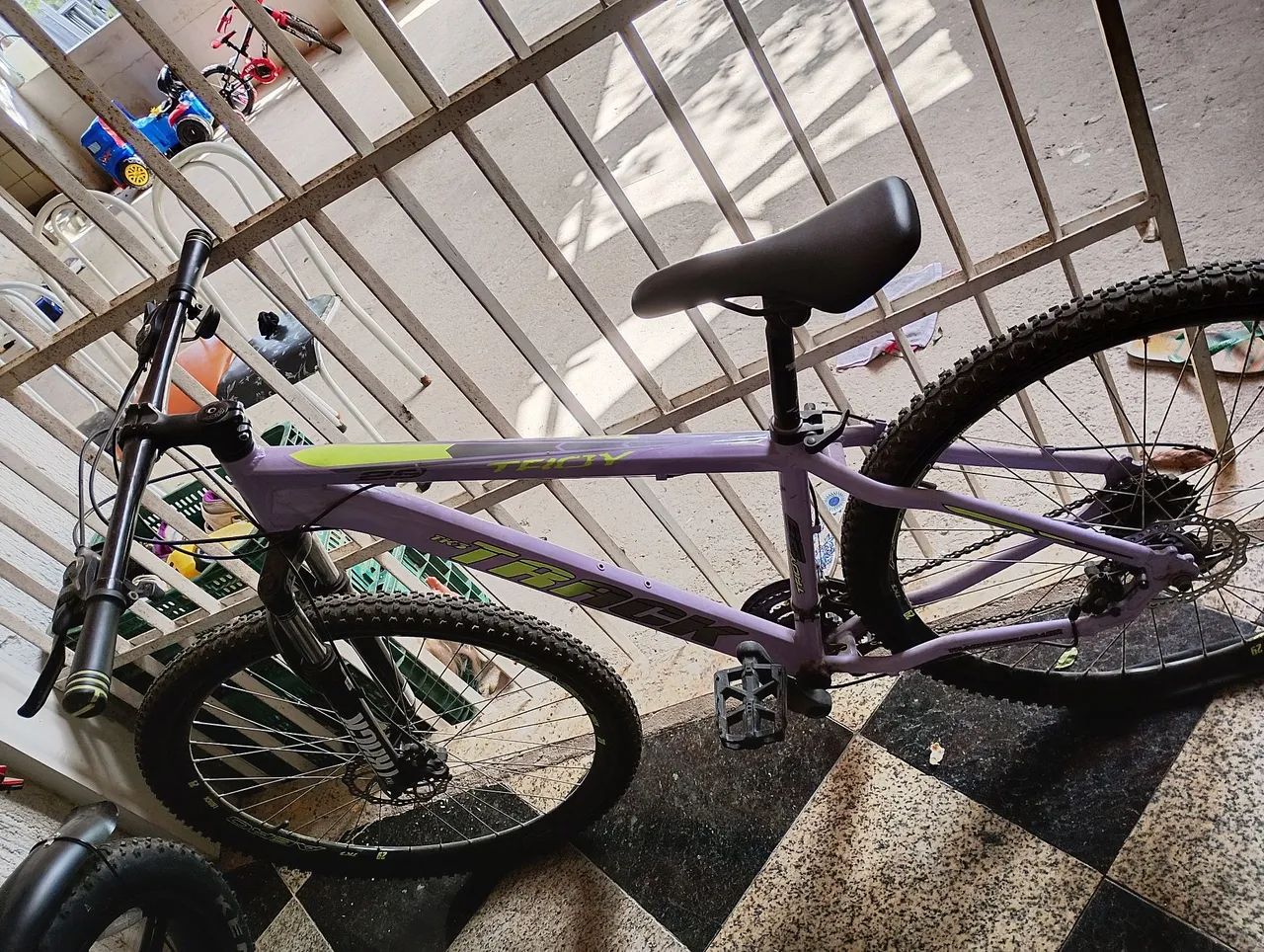 Vendo bicicleta semi nova aro 29 - Foto 2
