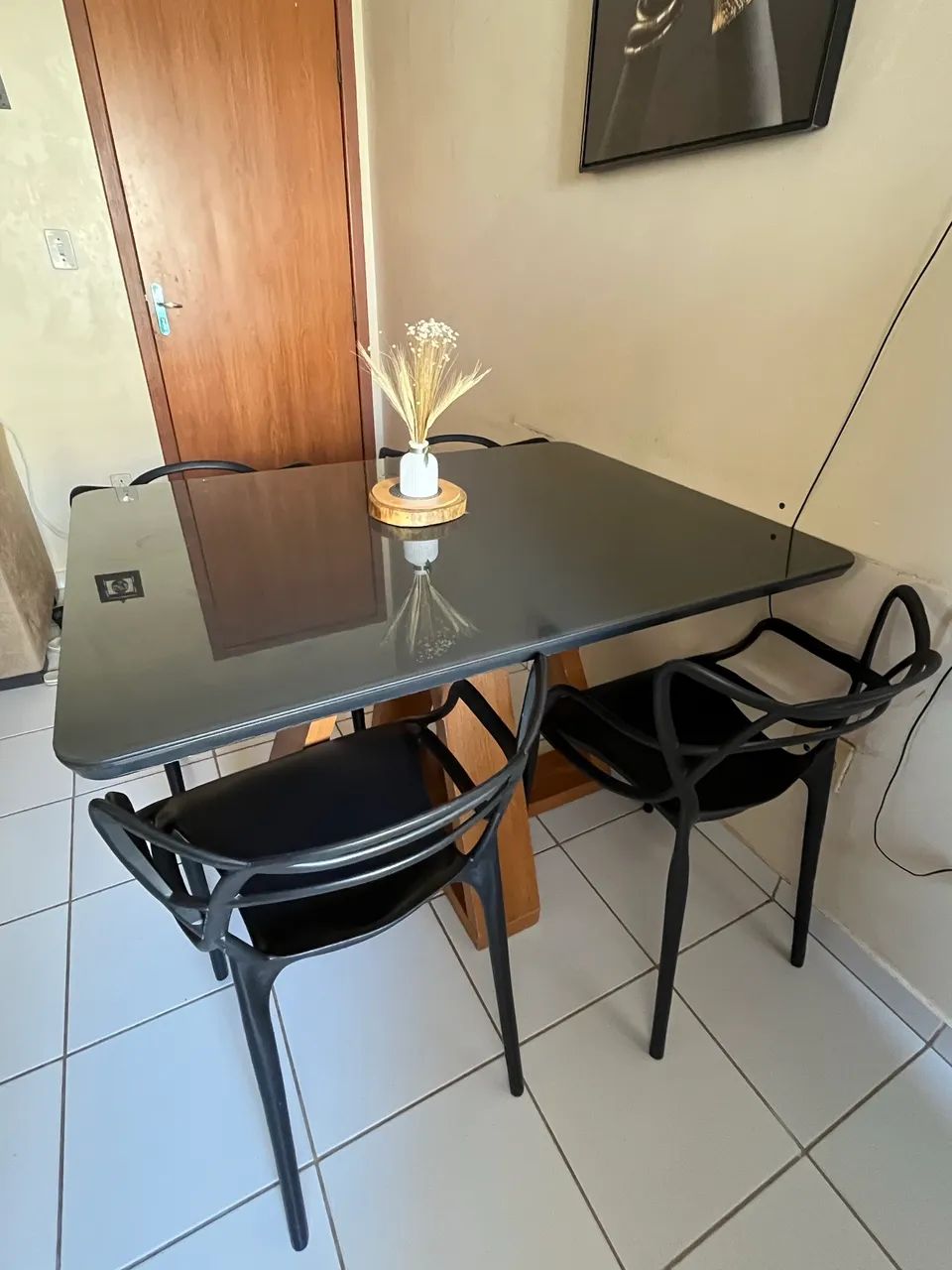 MESA COM 4 CADEIRAS - Foto 4