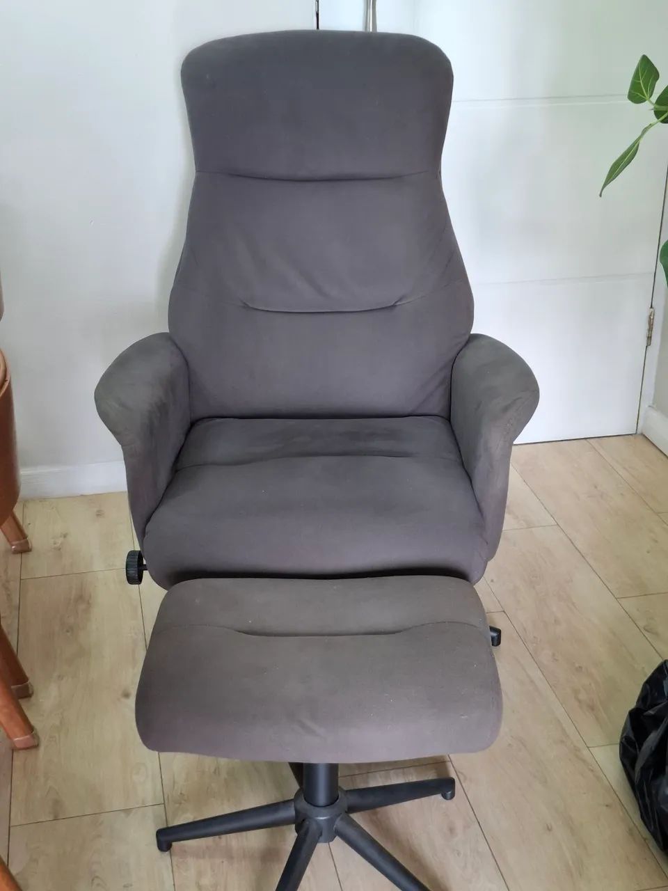 Poltrona reclinável giratoria