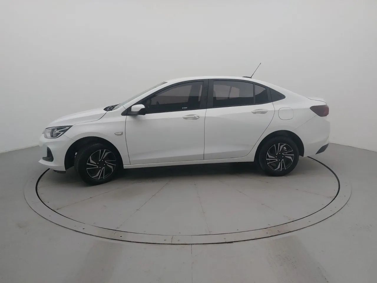 Chevrolet Onix Plus LT 1.0 12V Flex Mec. 4P, foto 2 de 18