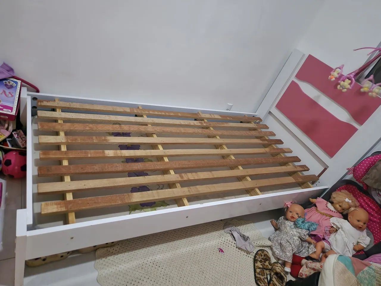 Cama solteiro rosa bem conservada419361253187266562