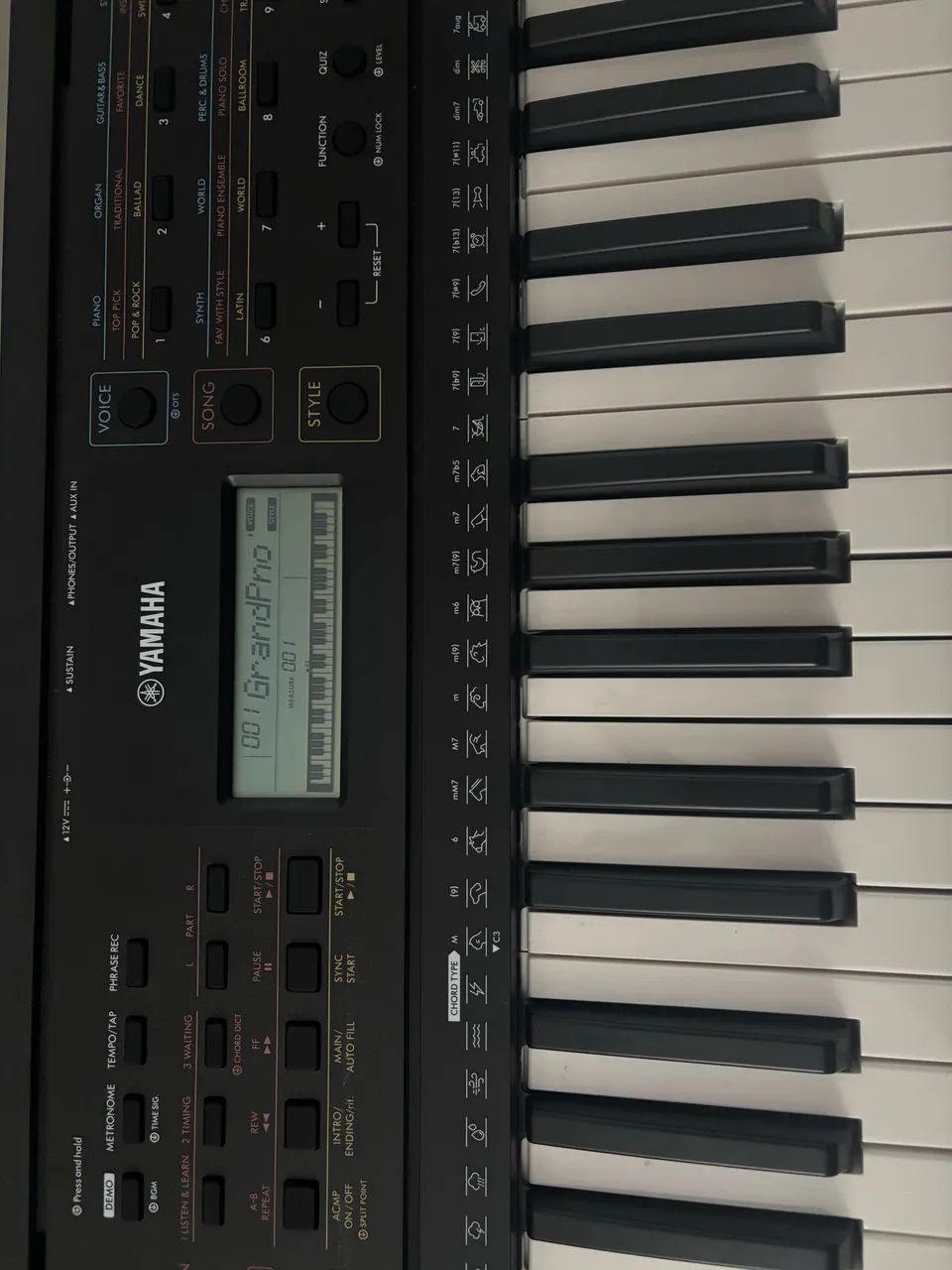 Teclado YAMAHA PSR-E273