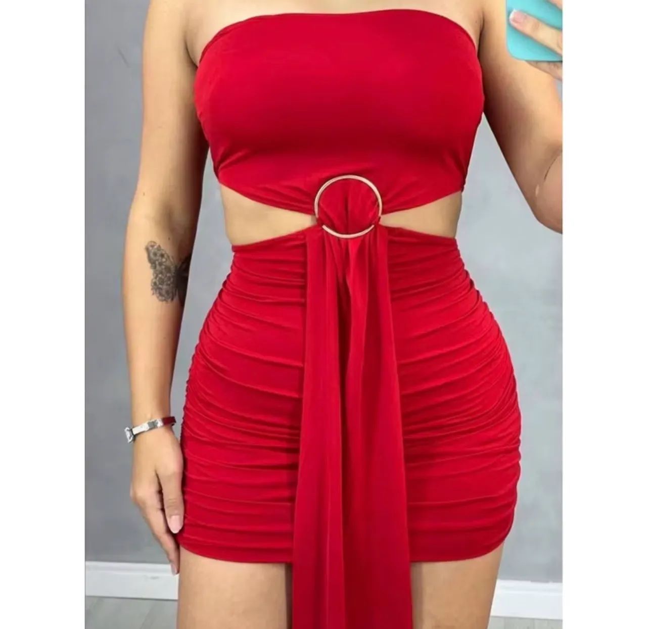 Vestido vermelho ?